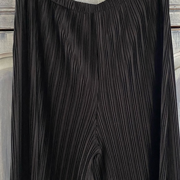 MILANO Black Pleated Pants - Picture 8 of 9